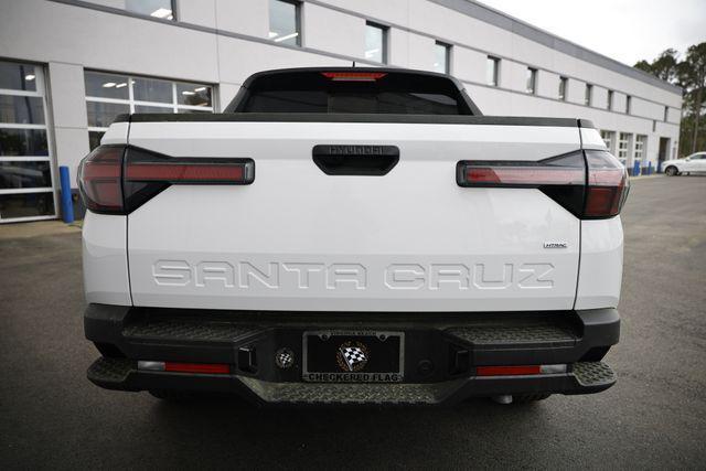 Photo of 2025 Atlas White Hyundai SANTA CRUZ