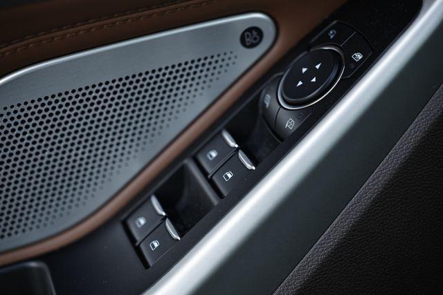 Photo of 2021 White Ford Explorer