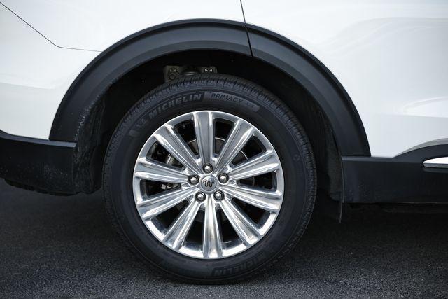 Photo of 2021 White Ford Explorer
