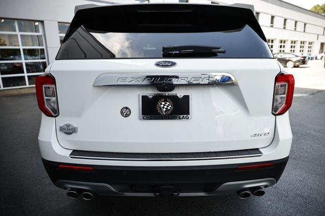 Photo of 2021 White Ford Explorer