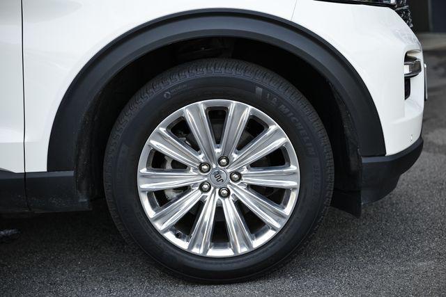 Photo of 2021 White Ford Explorer