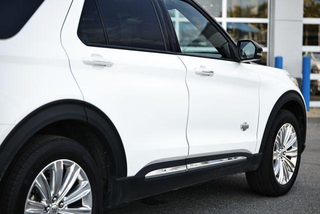 Photo of 2021 White Ford Explorer