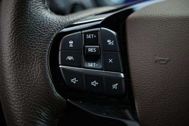 Photo of 2021 White Ford Explorer