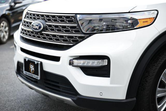 Photo of 2021 White Ford Explorer