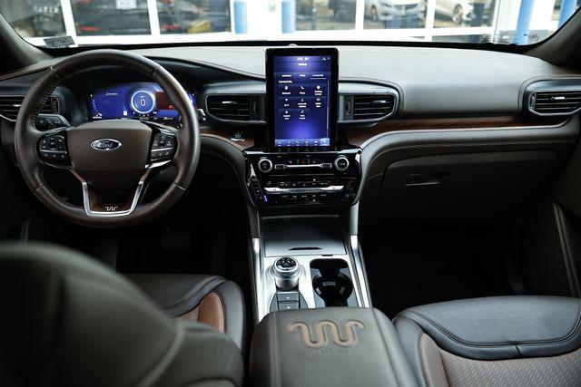 Photo of 2021 White Ford Explorer