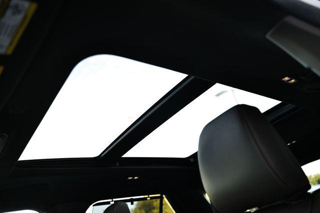Photo of 2021 White Ford Explorer