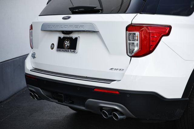 Photo of 2021 White Ford Explorer