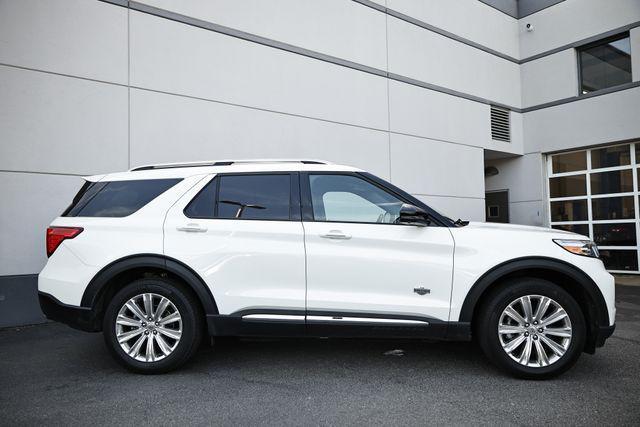 Photo of 2021 White Ford Explorer