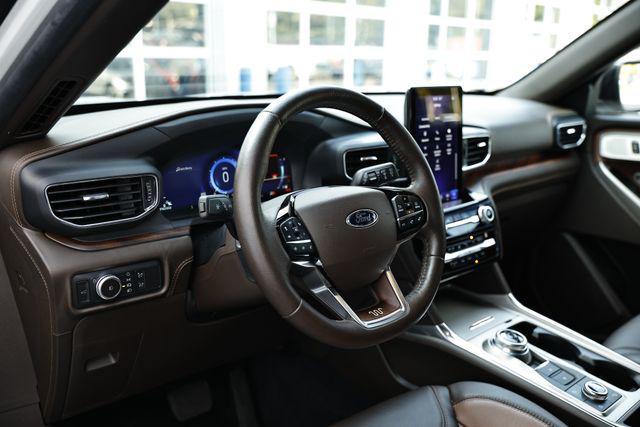 Photo of 2021 White Ford Explorer