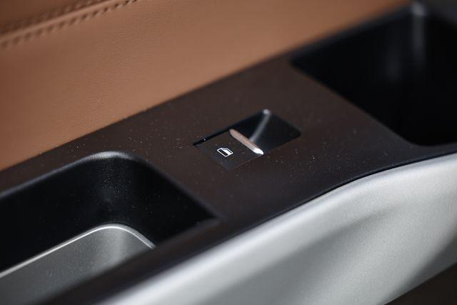 Photo of 2021 White Ford Explorer