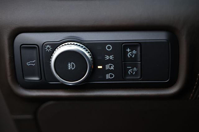 Photo of 2021 White Ford Explorer