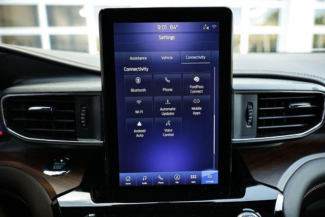 Photo of 2021 White Ford Explorer