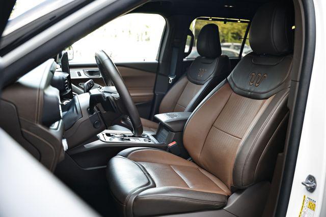 Photo of 2021 White Ford Explorer
