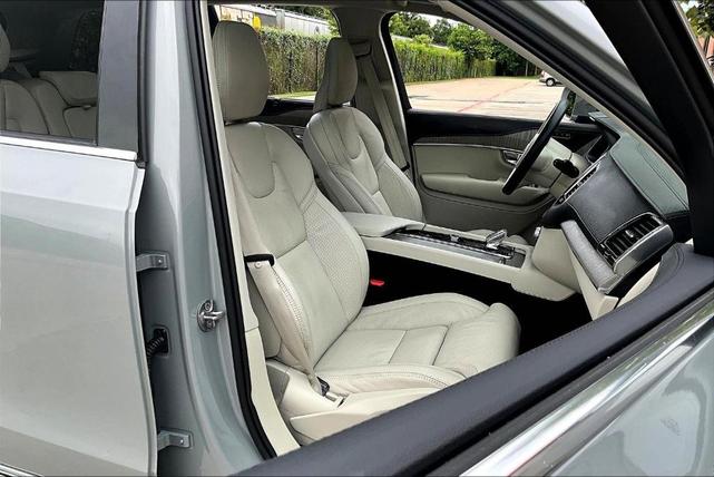 Photo of 2025 Metallic Volvo XC90 Plug-In Hybrid