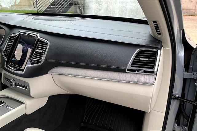 Photo of 2025 Metallic Volvo XC90 Plug-In Hybrid