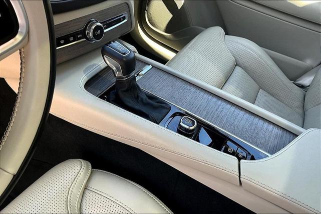 Photo of 2022 Savile Gray Metallic Volvo XC90