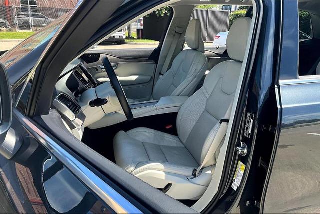 Photo of 2022 Savile Gray Metallic Volvo XC90