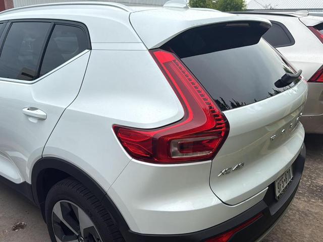 Photo of 2025 Crystal White Pearl Volvo XC40