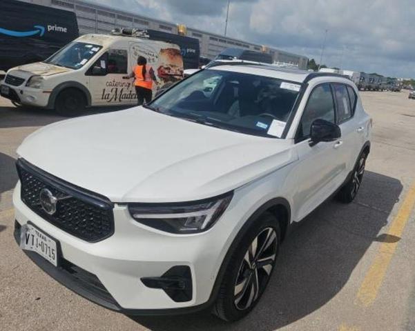 2025 Volvo XC40