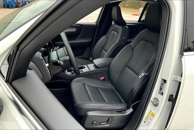 Photo of 2025 Crystal White Pearl Volvo XC40