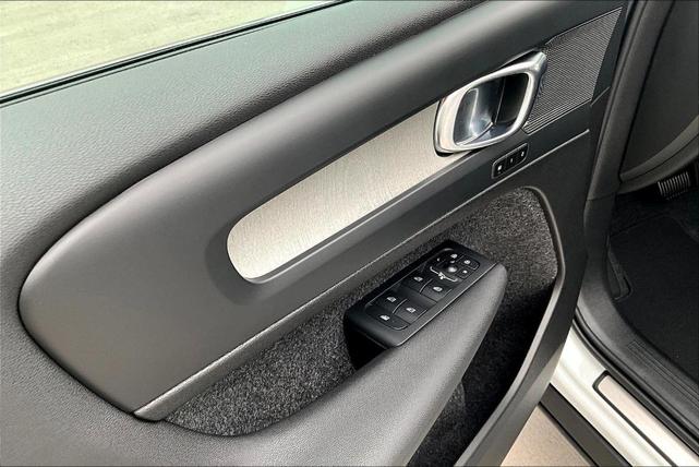 Photo of 2025 Crystal White Pearl Volvo XC40