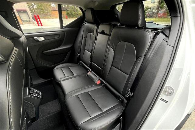 Photo of 2025 Crystal White Pearl Volvo XC40