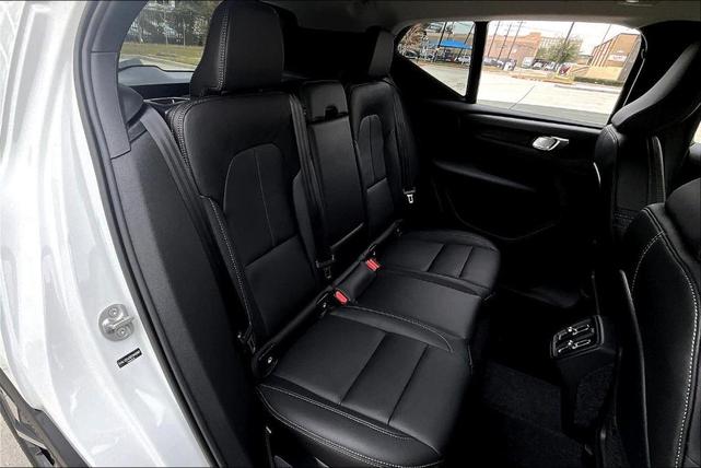 Photo of 2025 Crystal White Pearl Volvo XC40