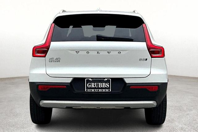 Photo of 2025 Crystal White Pearl Volvo XC40
