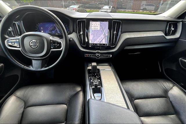 Photo of 2025 Bright Volvo XC60