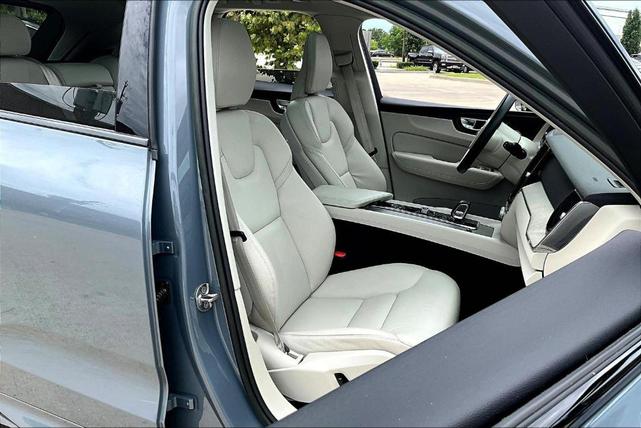 Photo of 2023 Thunder Gray Metallic Volvo XC60