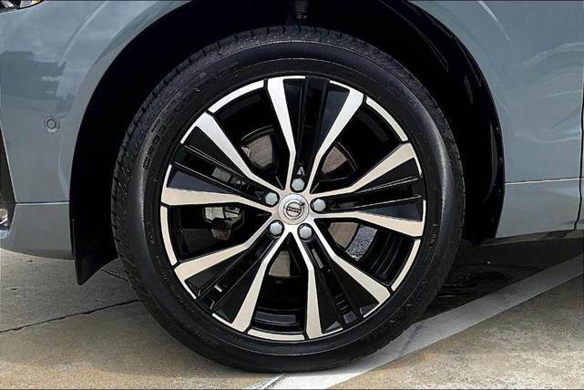 Photo of 2023 Thunder Gray Metallic Volvo XC60