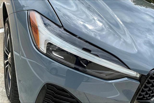 Photo of 2023 Thunder Gray Metallic Volvo XC60