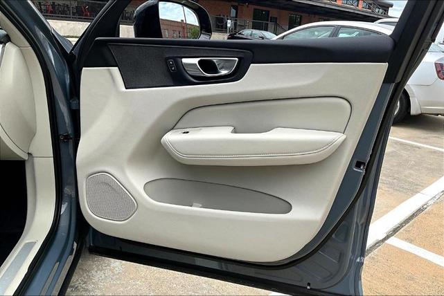 Photo of 2023 Thunder Gray Metallic Volvo XC60