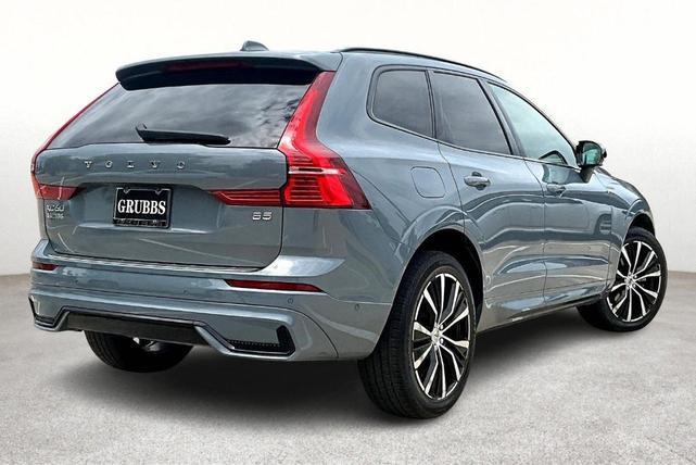 Photo of 2023 Thunder Gray Metallic Volvo XC60