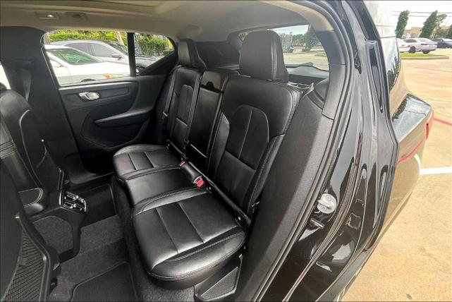 Photo of 2025 Onyx Black Volvo XC40