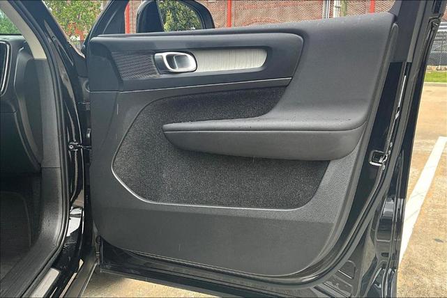 Photo of 2025 Onyx Black Volvo XC40