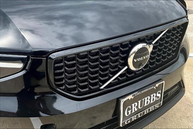 Photo of 2025 Onyx Black Volvo XC40