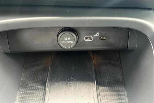 Photo of 2025 Onyx Black Volvo XC40