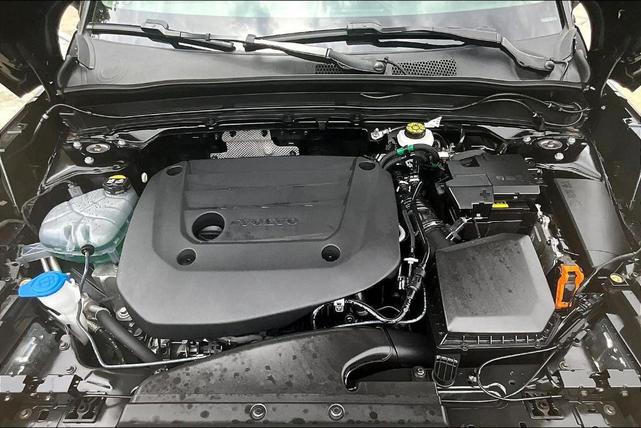 Photo of 2025 Onyx Black Volvo XC40