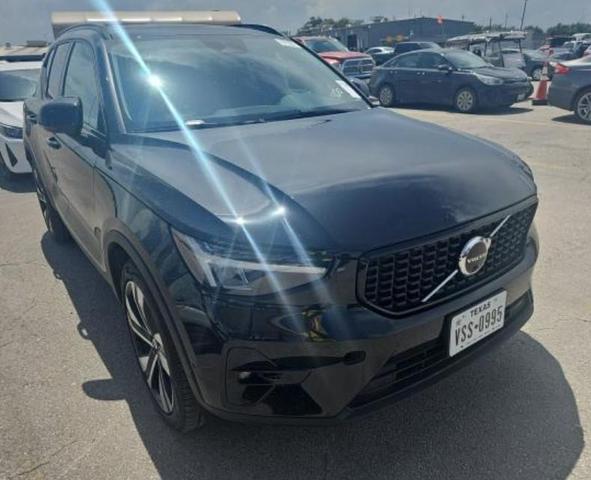 2025 Volvo XC40