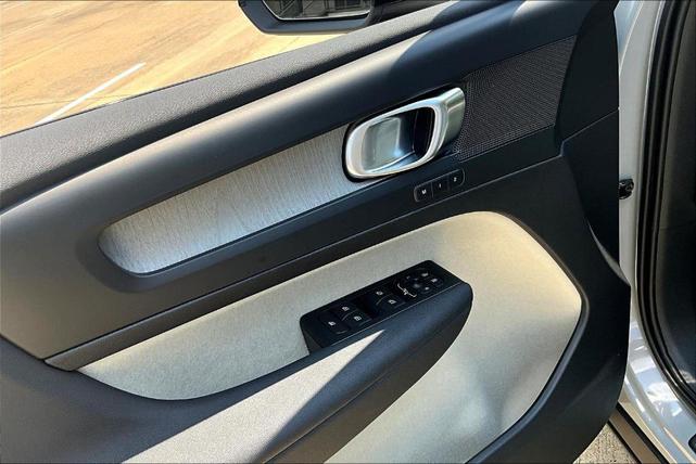 Photo of 2026 Vapour Grey Volvo XC40