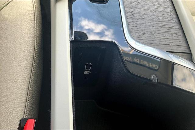 Photo of 2023 Denim Blue Metallic Volvo XC90