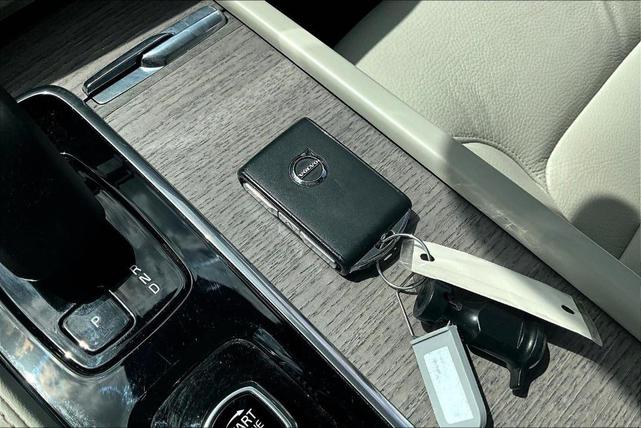 Photo of 2023 Denim Blue Metallic Volvo XC90