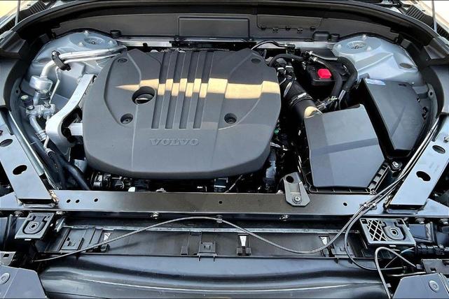 Photo of 2025 Metallic Volvo XC60