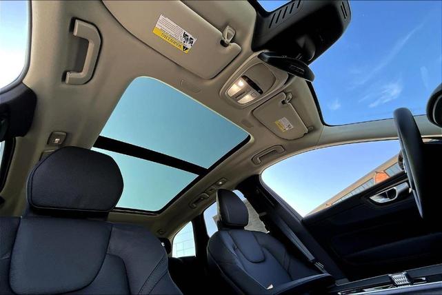 Photo of 2025 Metallic Volvo XC60