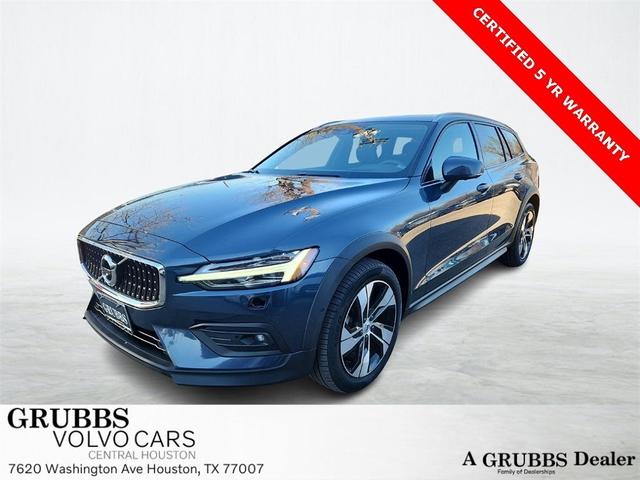 2022 Volvo V60 Cross Country