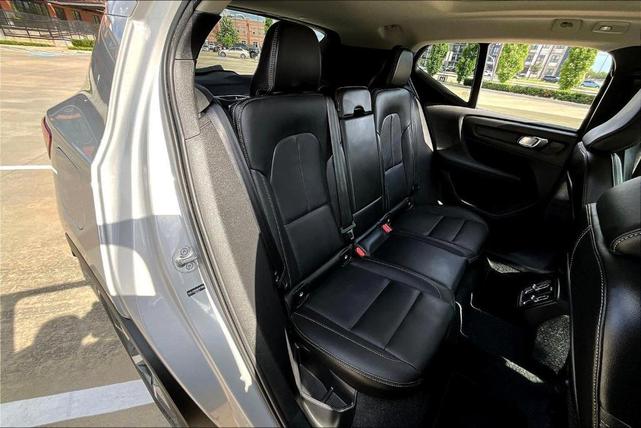 Photo of 2025 Silver Volvo XC40