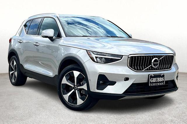 Photo of 2025 Silver Volvo XC40
