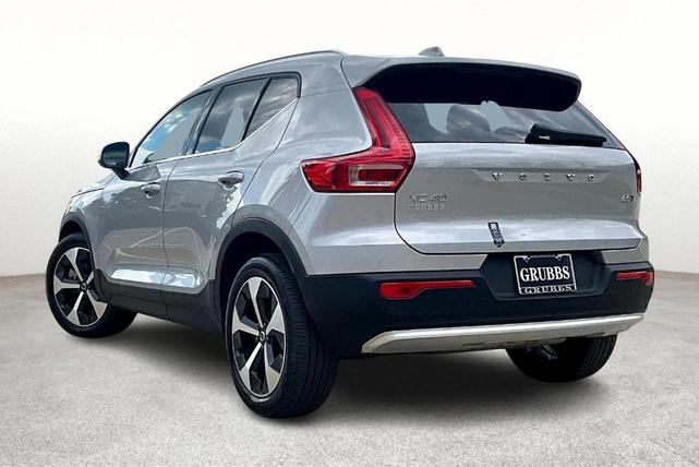 Photo of 2025 Silver Volvo XC40