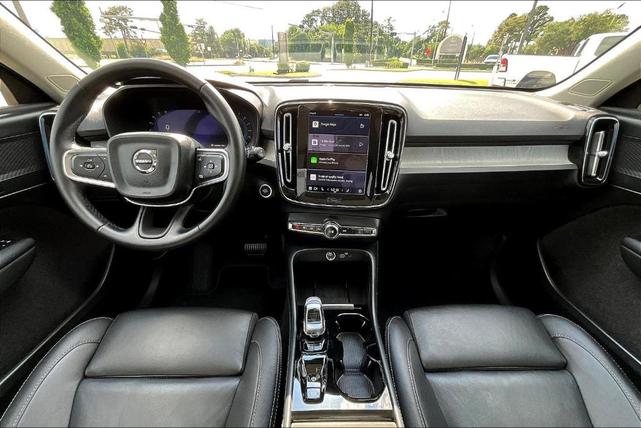 Photo of 2025 Silver Volvo XC40